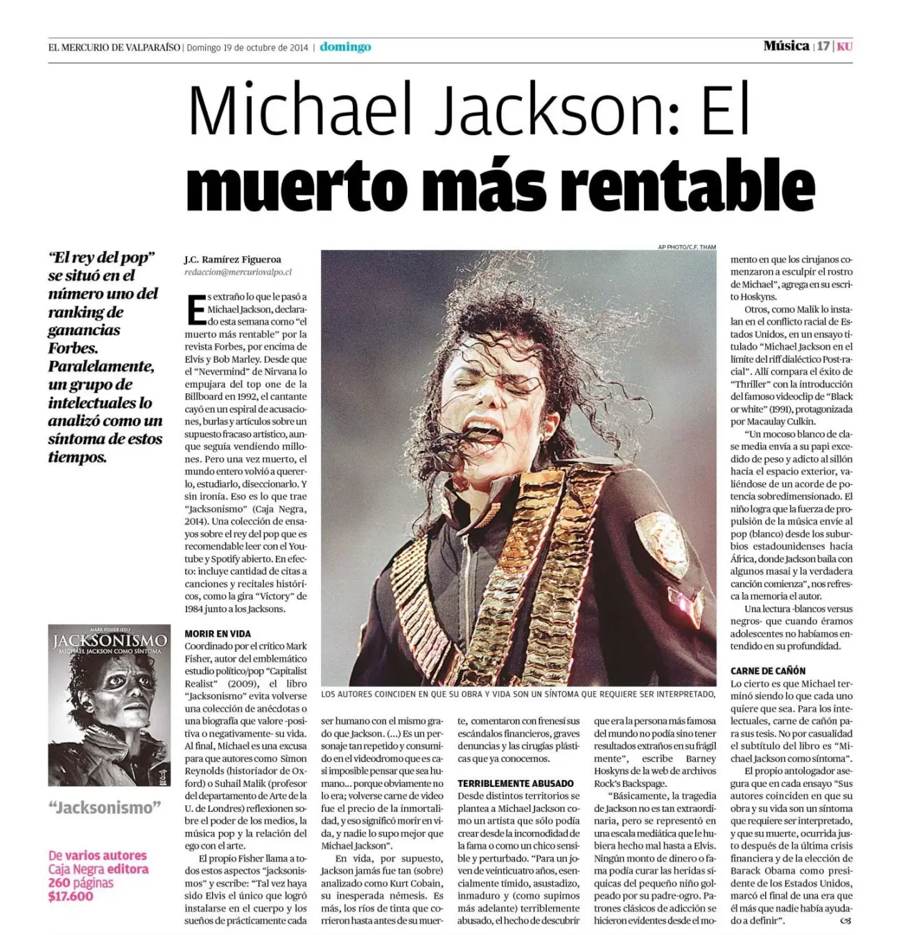 Página del suplemento KU, El Mercurio de Valparaíso, con el titular 'Michael Jackson: el muerto más rentable', una foto del cantante en vivo y la tapa del libro 'Jacksonismo'